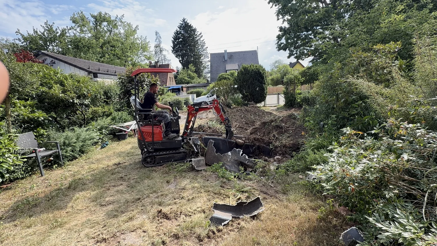 Erdarbeiten und Rückbau im Garten